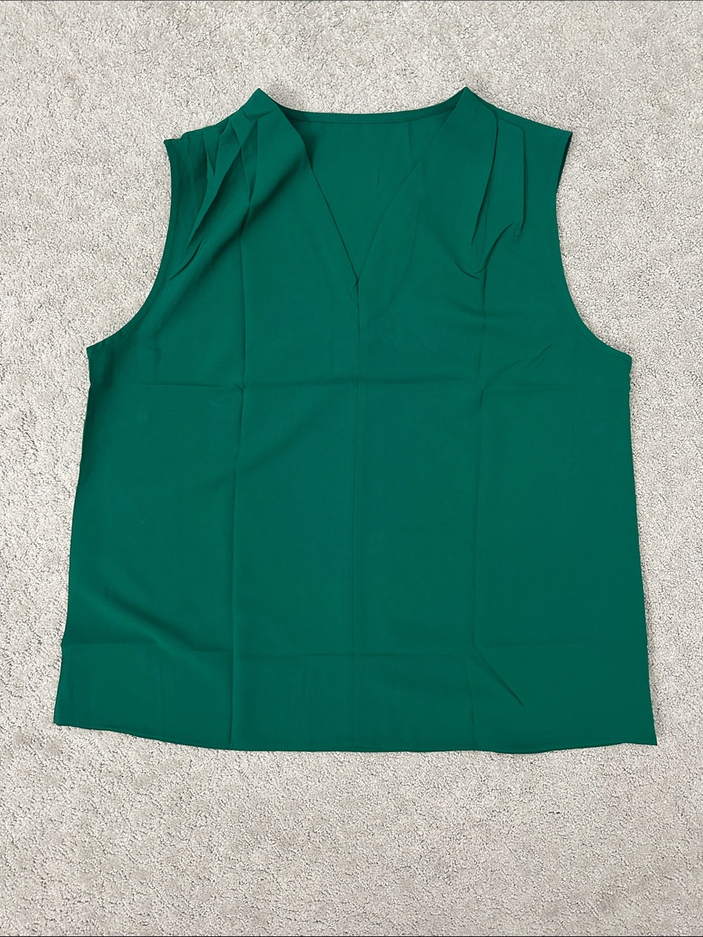 NWT Sleeveless V-Neck Tank Top in Deep Emerald Green Size XL